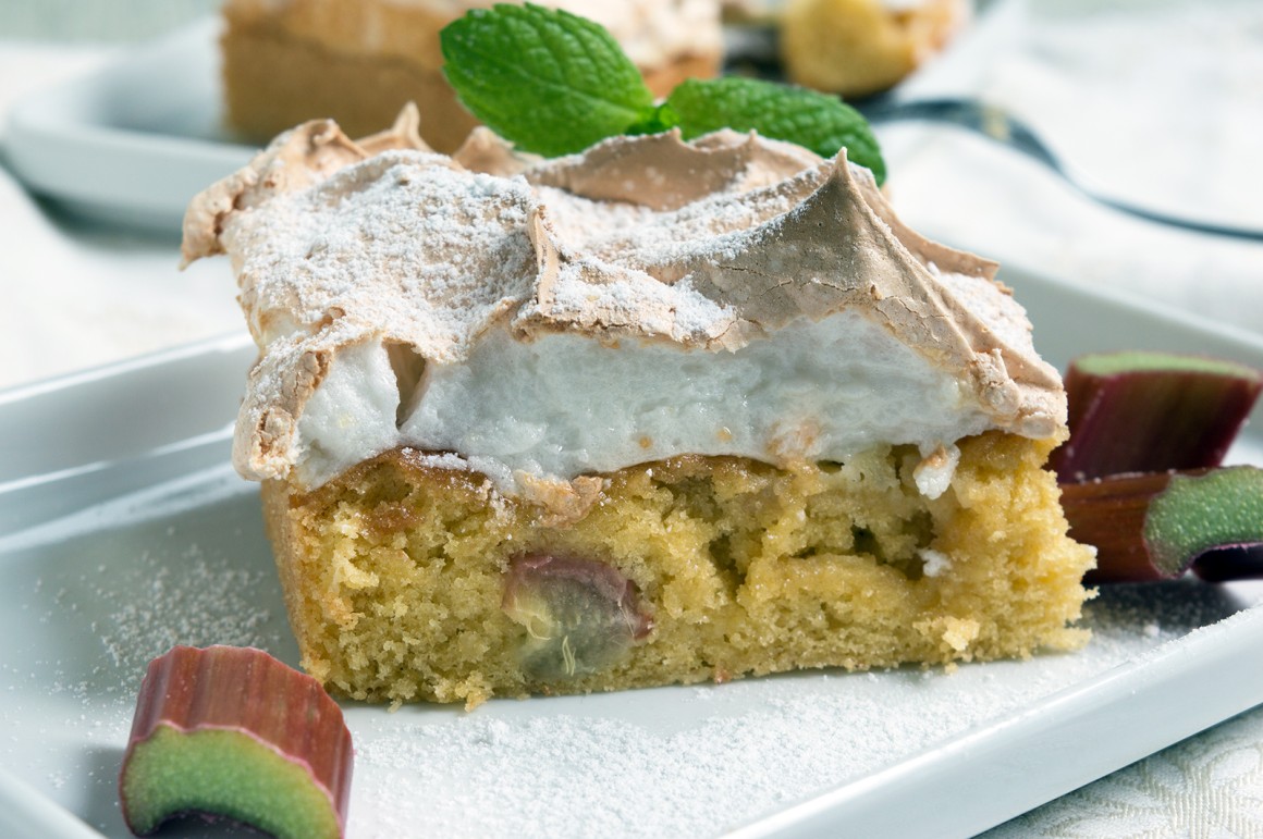 Rhabarberkuchen mit Baiserhaube
