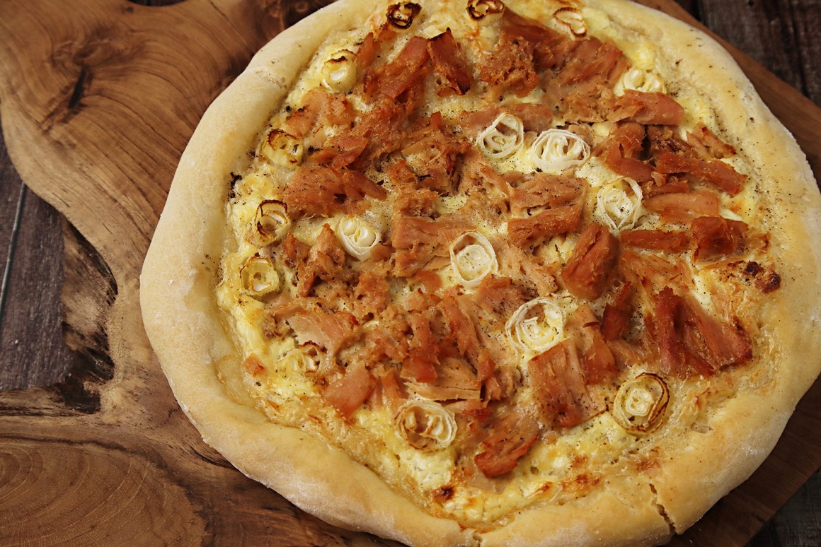 Flammkuchen mit Thunfisch