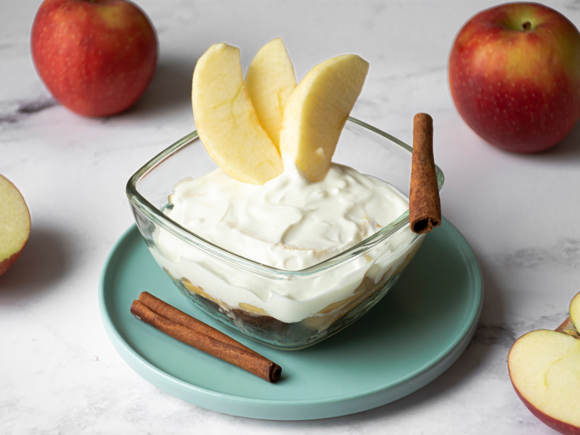 Süße Apfel-Joghurtcreme