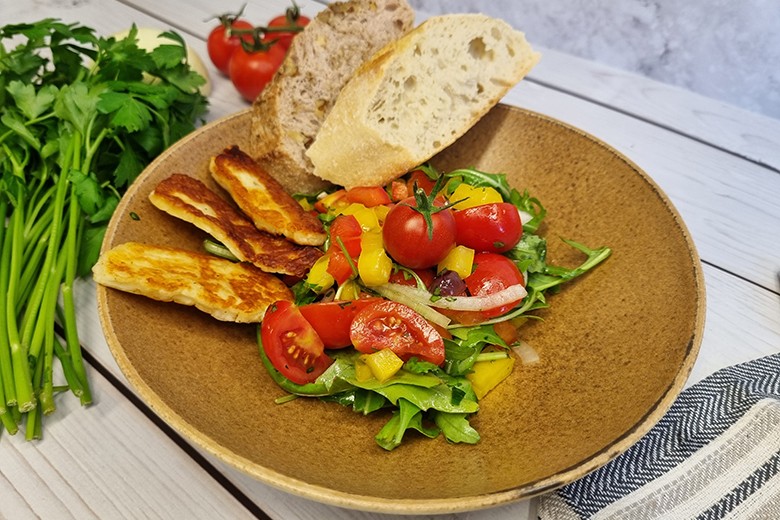 Grillkäse-Salat