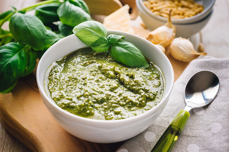Basilikum-Pesto