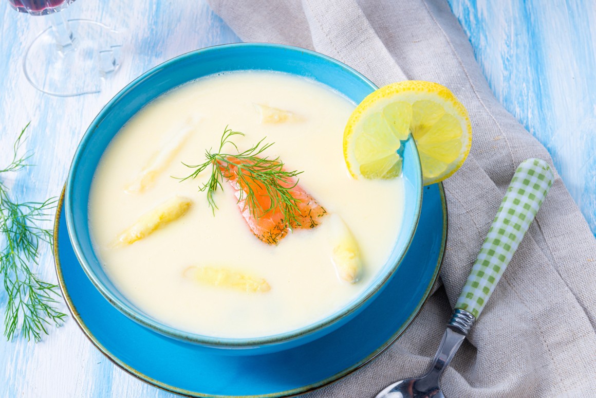 Spargelcremesuppe mit Lachs
