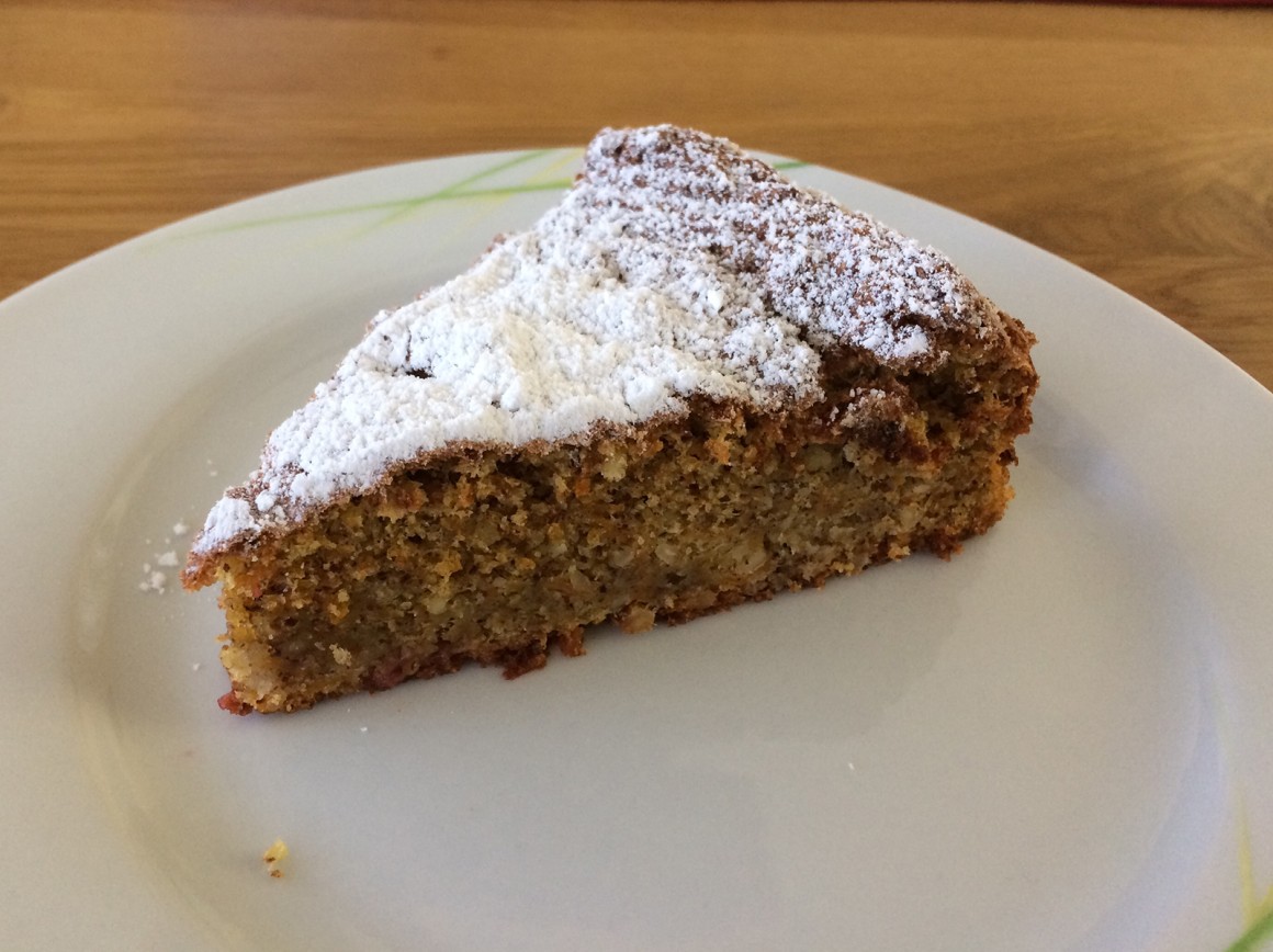 Möhrenkuchen mit Nüssen - Rezept