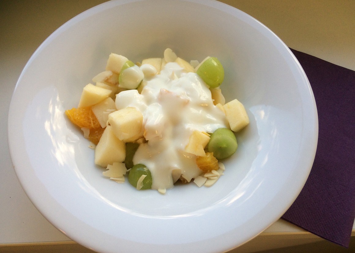 Fruchtsalat mit Mandeln
