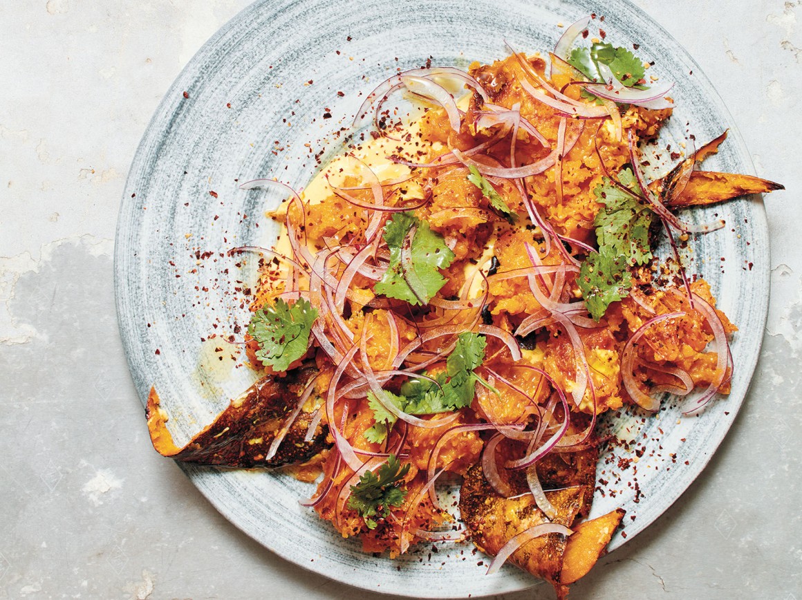 Kürbis mit Chilisalz und Käsedressing