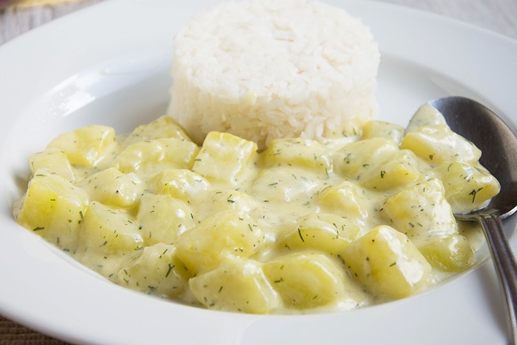 Vegane Schmorgurken mit Dill und Sojasahne