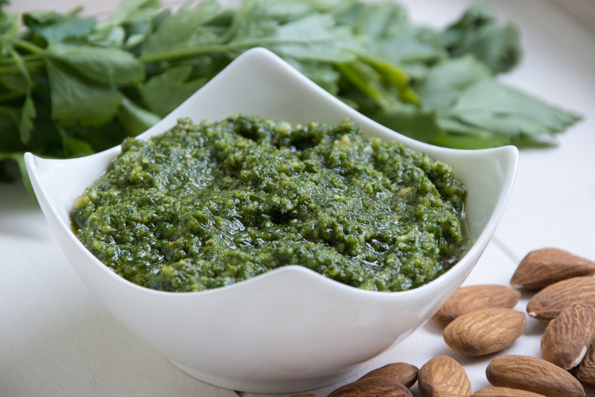 Petersilienpesto mit Mandeln