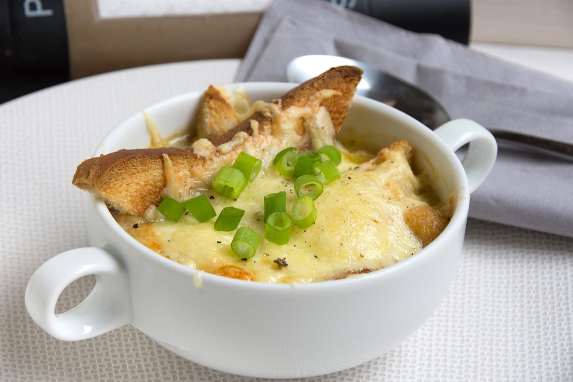 Überbackene Zwiebelsuppe - Rezept
