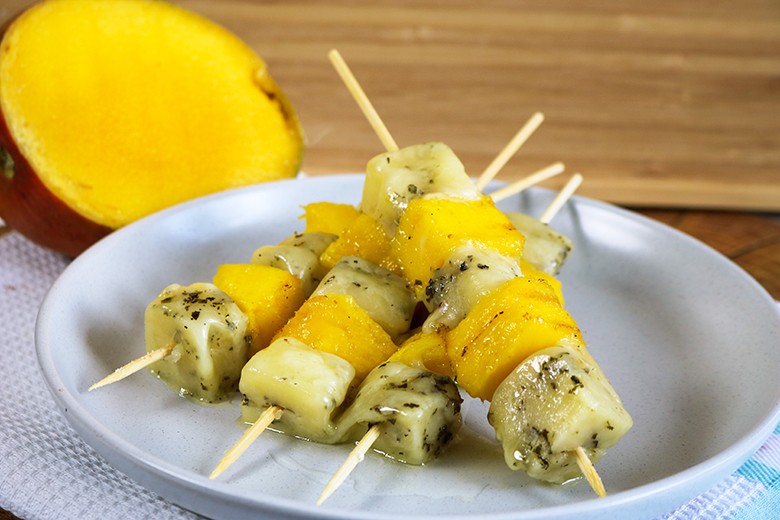 Mango-Halloumi-Spieße