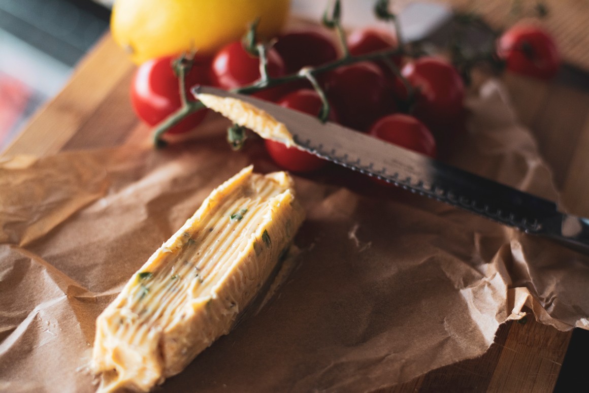 Tomatenbutter mit Zwiebeln