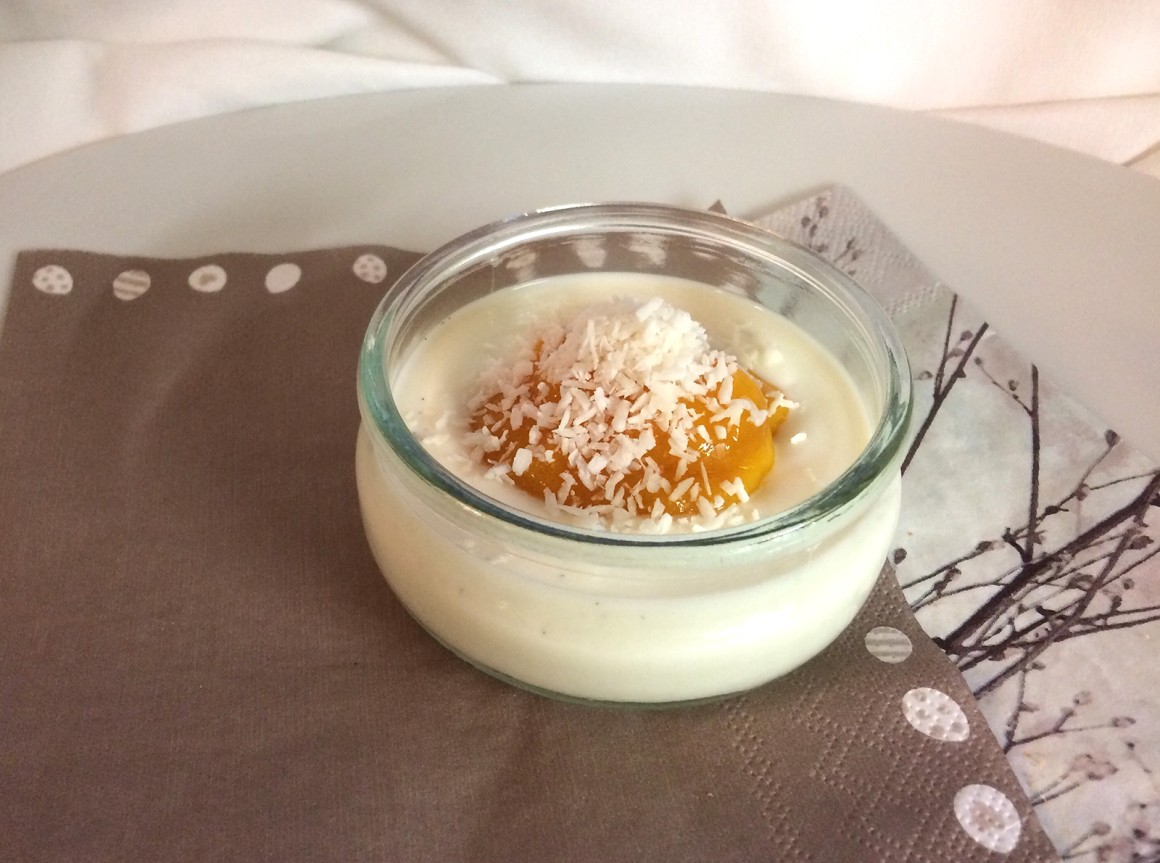 Veganer Vanillejogurt mit Mango