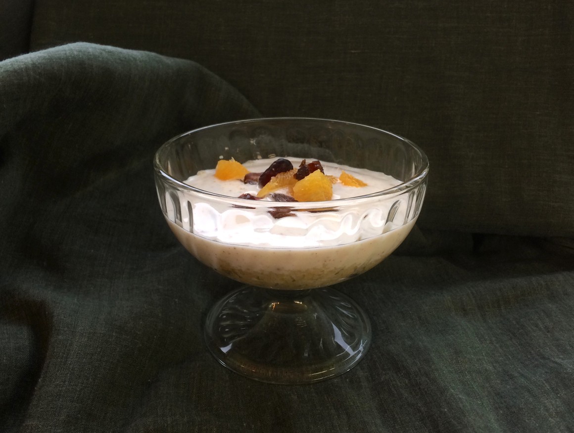 Frühstück aus Couscous und Orange
