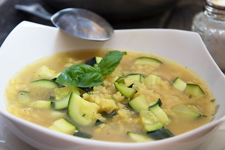 Pikante Zucchini-Reis-Suppe