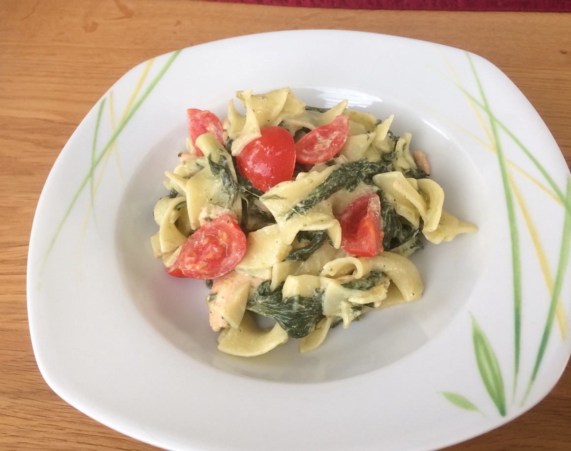 Bandnudeln mit Lachs und Spinat - Rezept