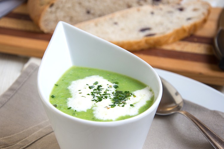 Erbsensuppe mit Kerbel