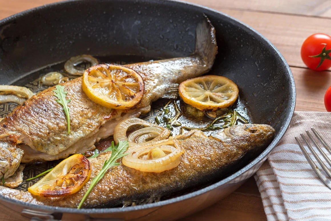 Knuspriges Forellenfilet in der Pfanne