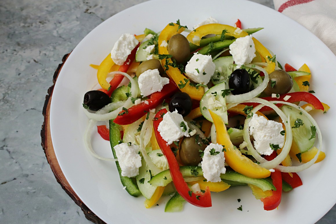 Balkansalat mit Schafskäse - Rezept