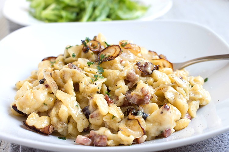 Käsespätzle mit Speck
