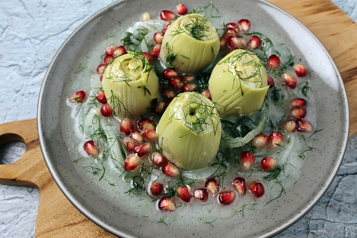 Artischocken mit Granatapfel in Olivenöl