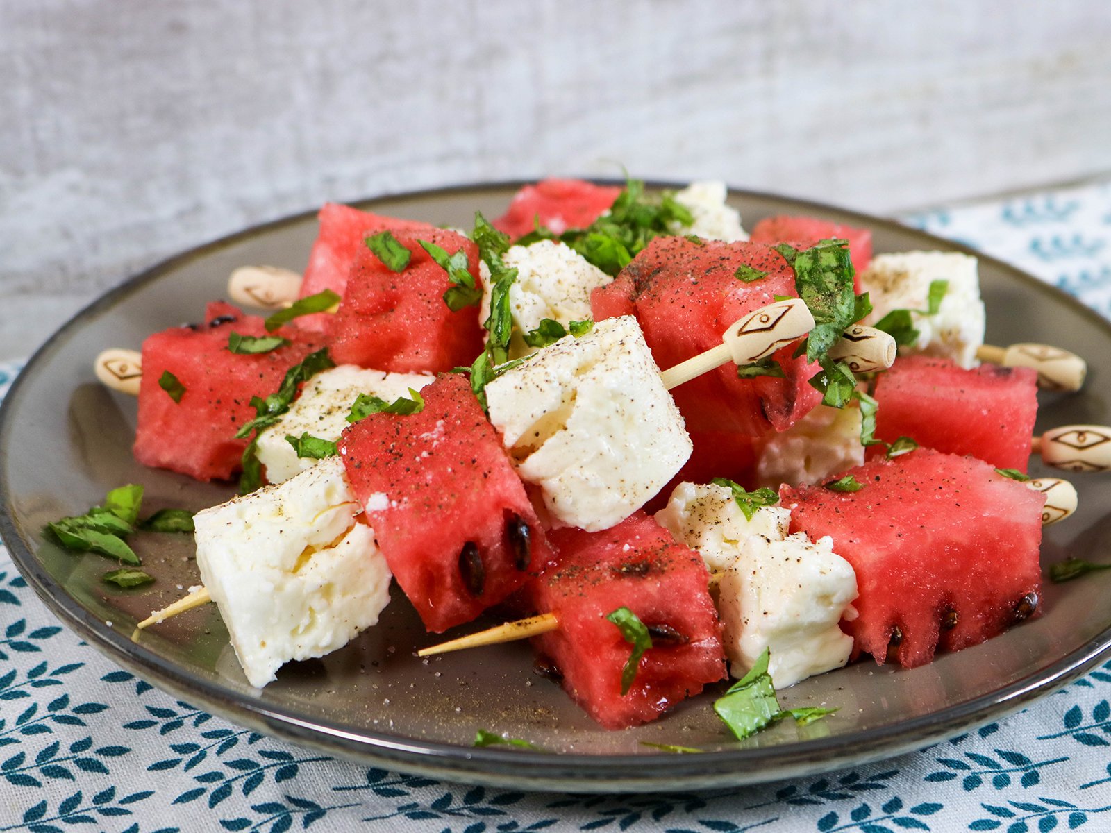 Melonen-Feta-Spieße mit Basilikum - Rezept