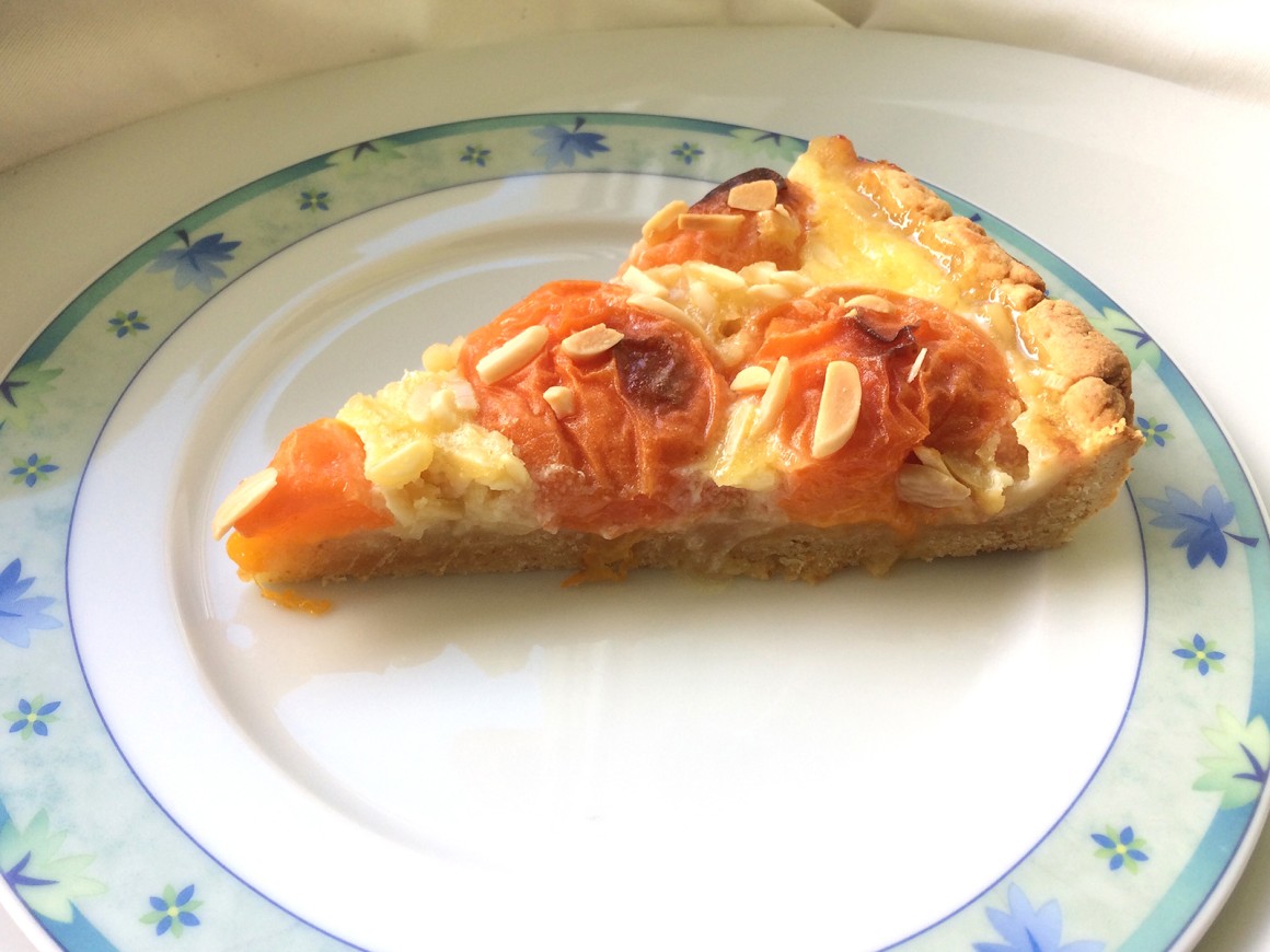 Aprikosenkuchen mit Mandeln