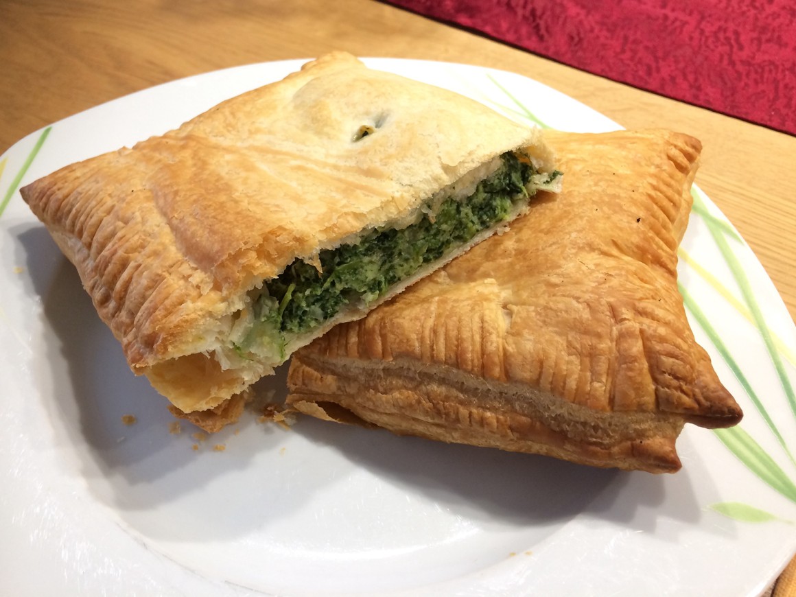 Blätterteigtaschen mit Spinatfüllung