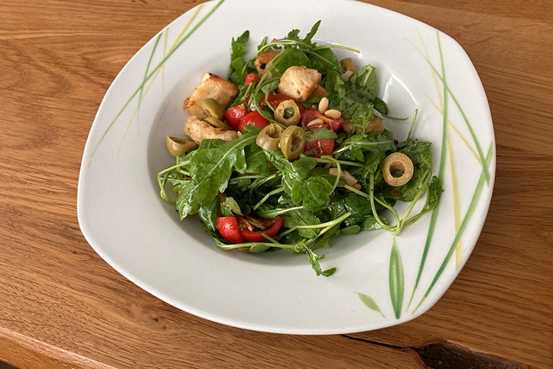 Mediterraner Brotsalat