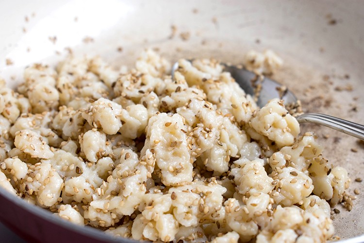Sesamspätzle