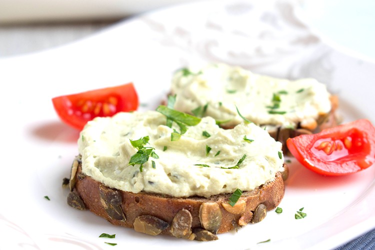 Veganer Kräuter-Frischkäse
