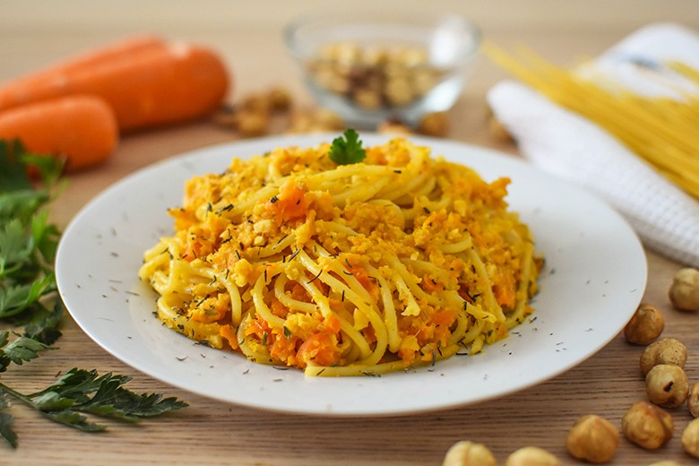 Pasta mit Haselnuss-Möhren-Pesto