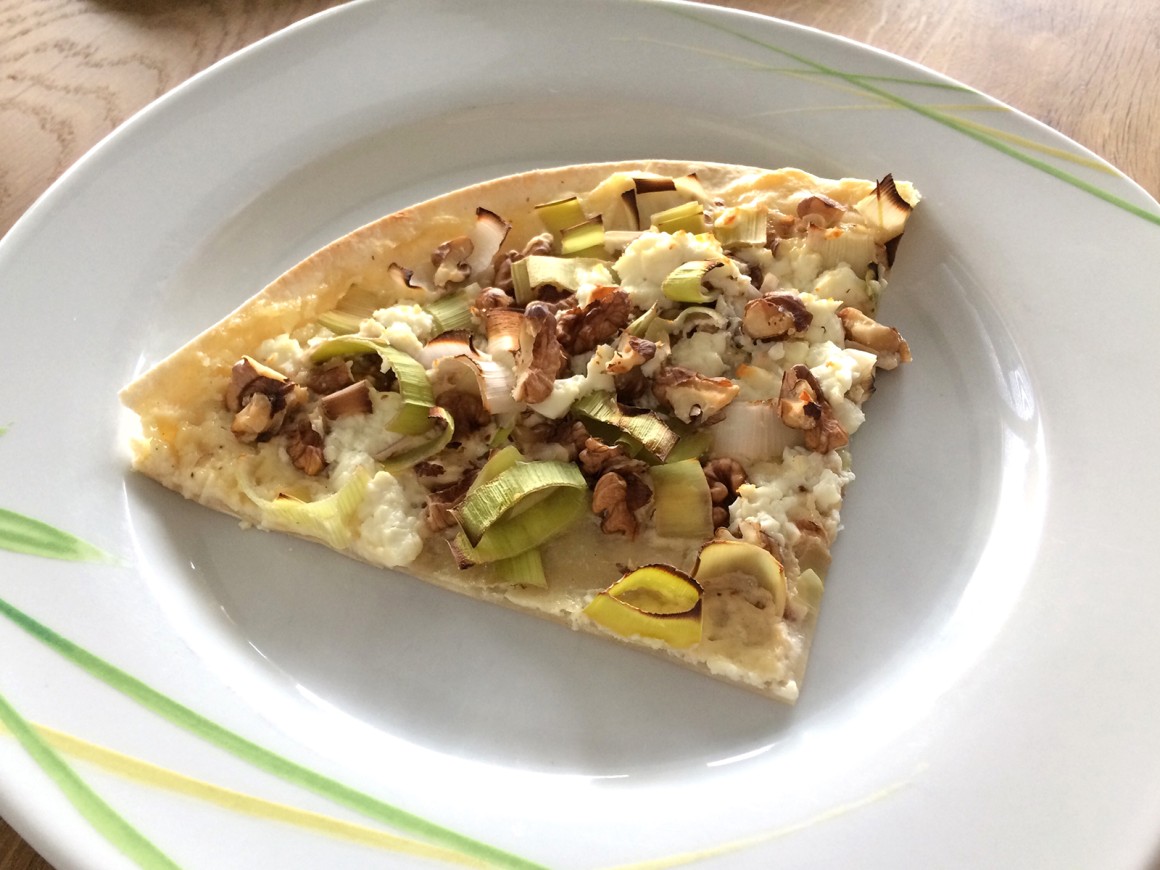 Flammkuchen mit Schafskäse