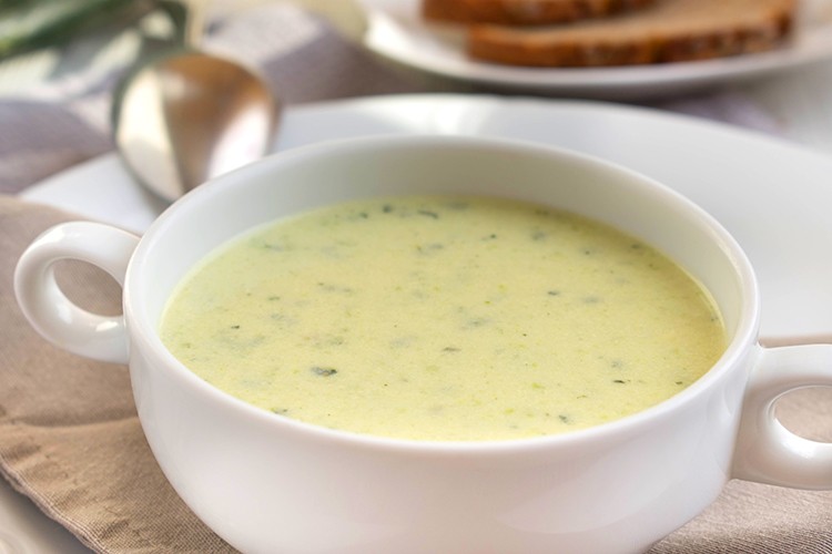 Zucchini-Suppe