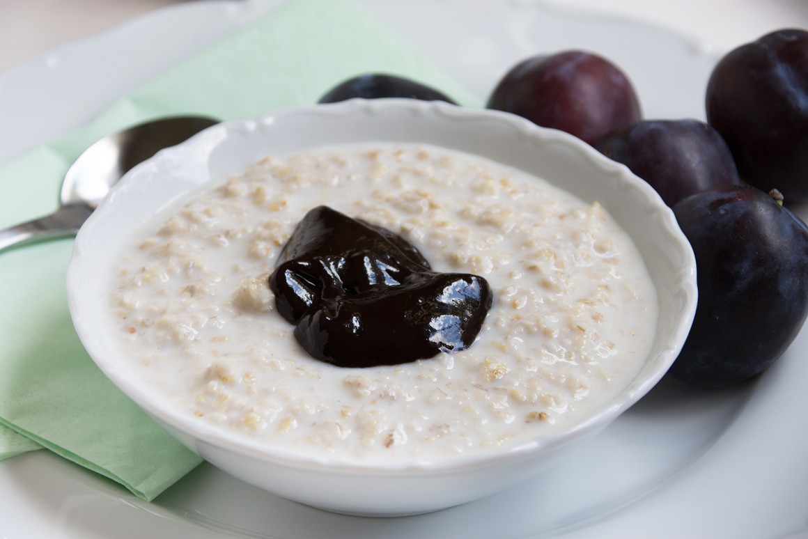 Veganer Pflaumen-Zimt-Porridge
