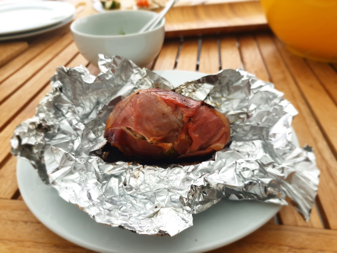 Gegrillte Avocado mit Speck