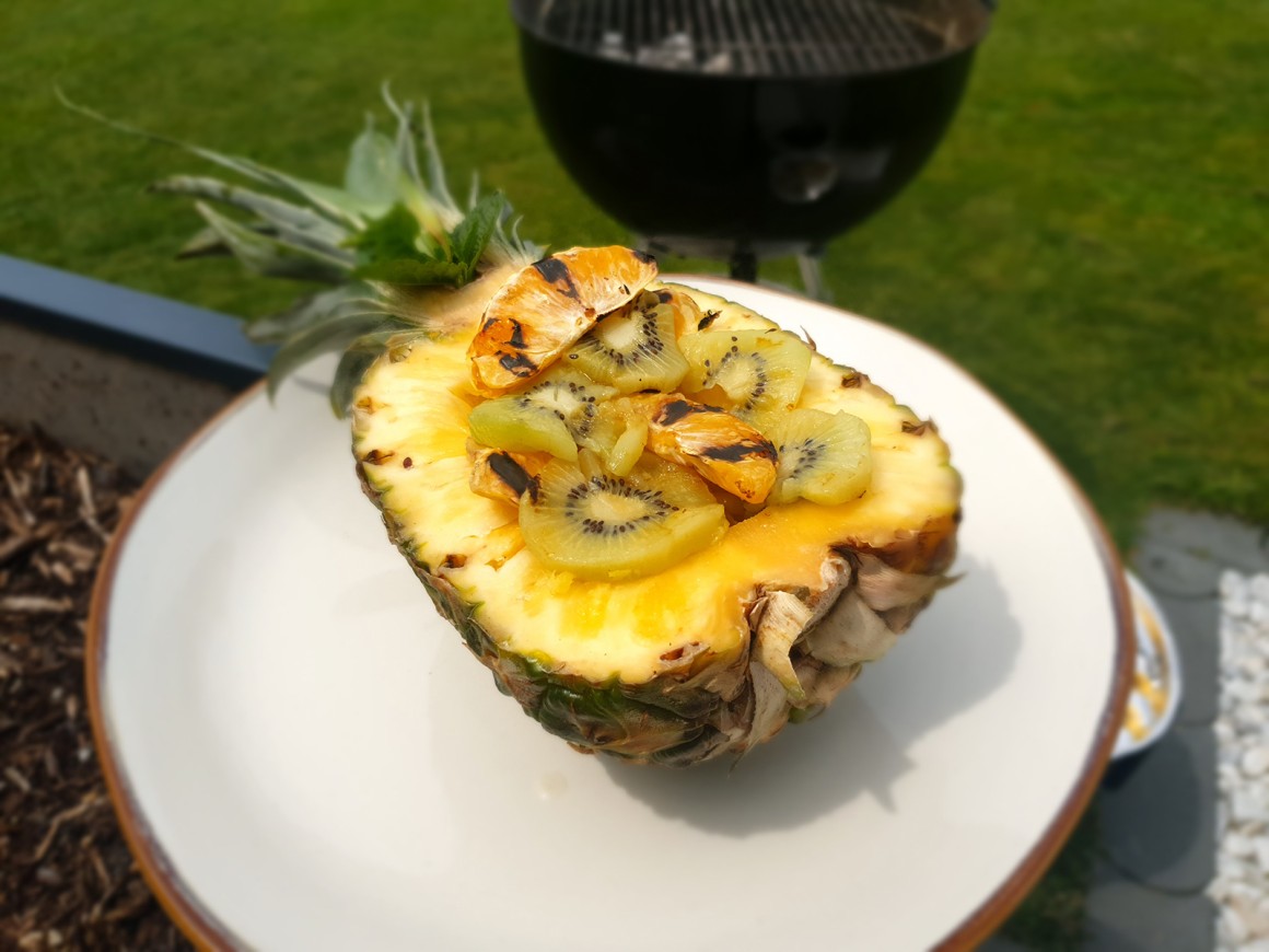 Gefüllte Ananas