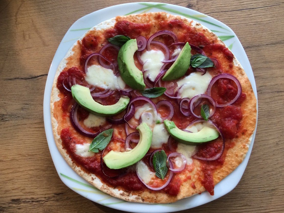 Avocado-Tortilla-Pizza