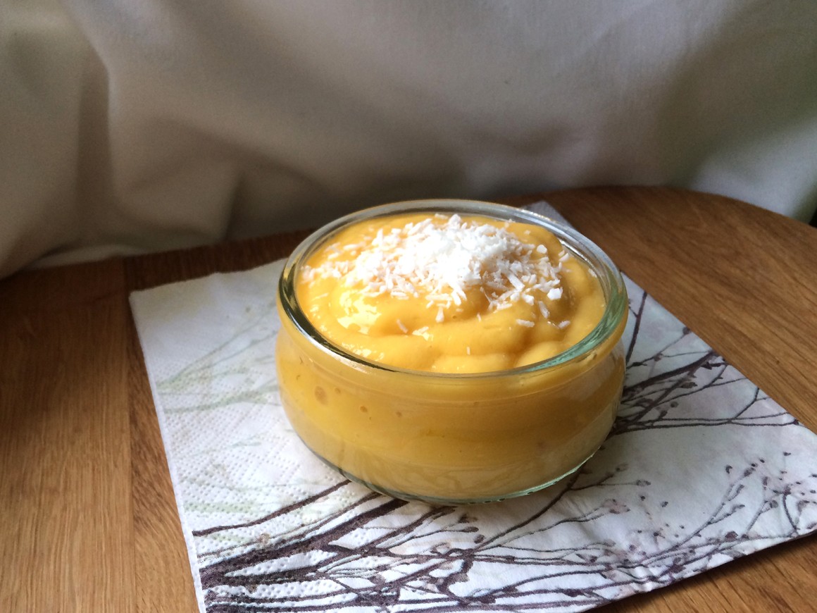Mangodessert mit Kokos