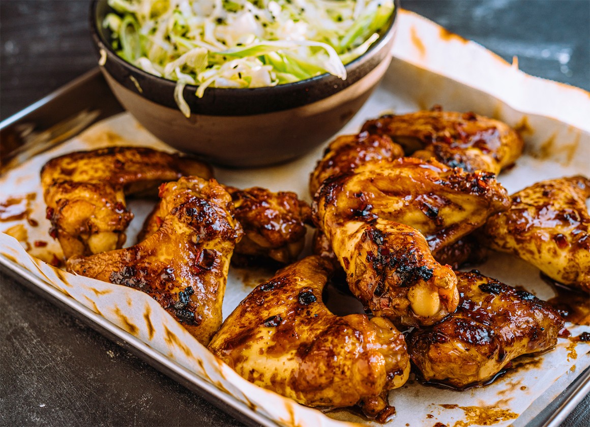 Chili-Chicken-Wings mit Asia-Krautsalat