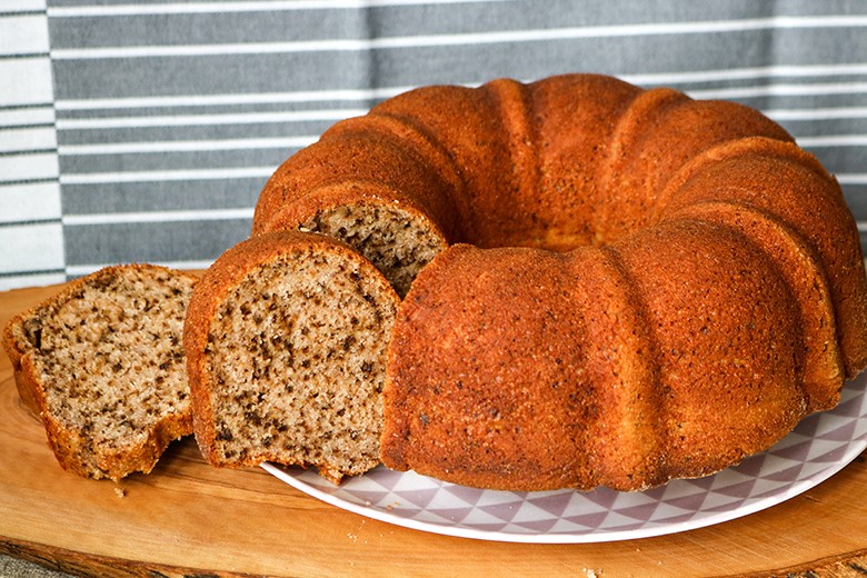 Grießgugelhupf mit Walnüssen