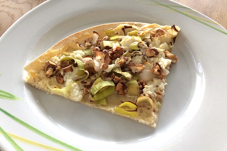 Flammkuchen mit Schafskäse