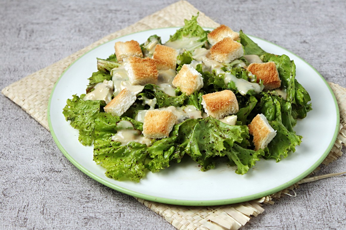 Salat mit Camembert