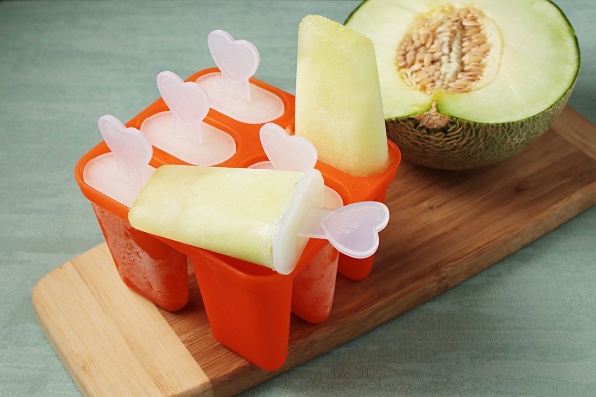 Zuckermeloneneis am Stiel