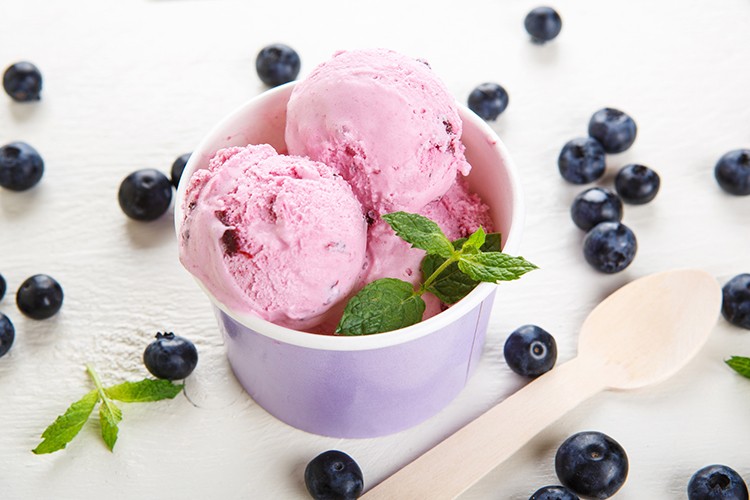 Schnelles Blaubeer-Eis