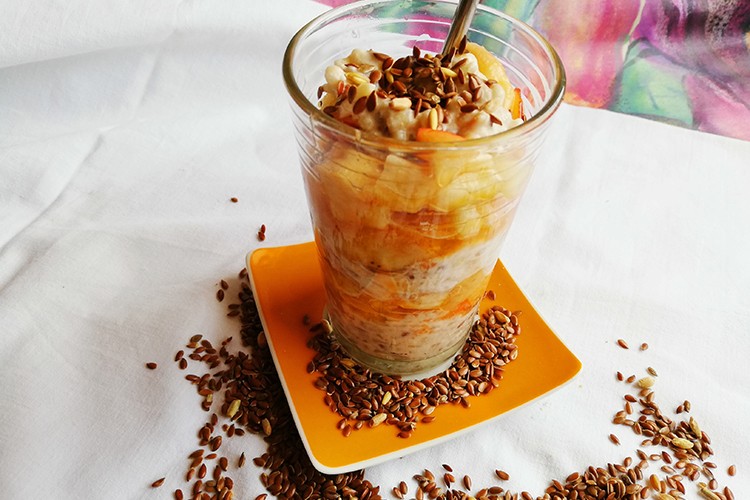 Frühstücks-Müsli-Joghurt