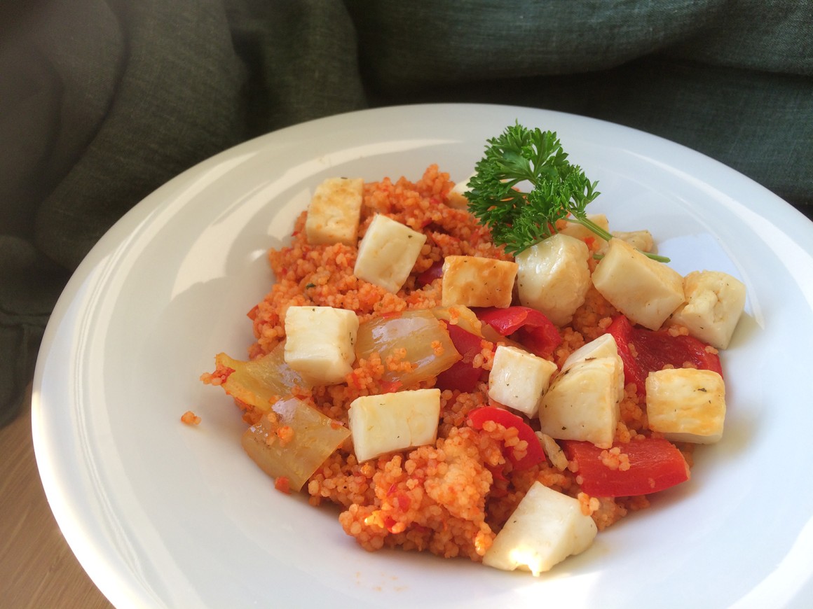 Paprikacouscous mit Halloumi