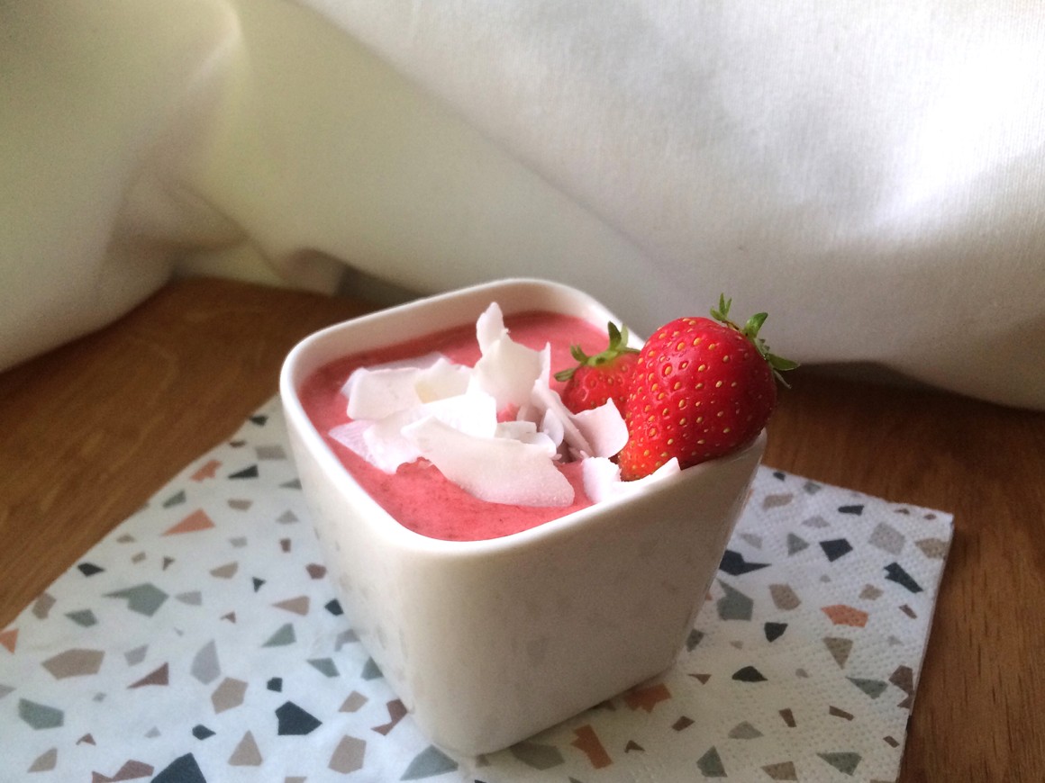 Blitzschnelles Erdbeer-Kokos-Eis