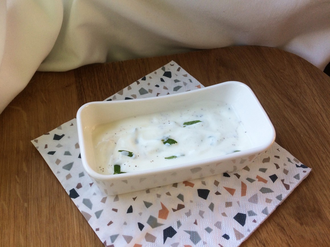 Vegane Joghurtsauce mit Minze