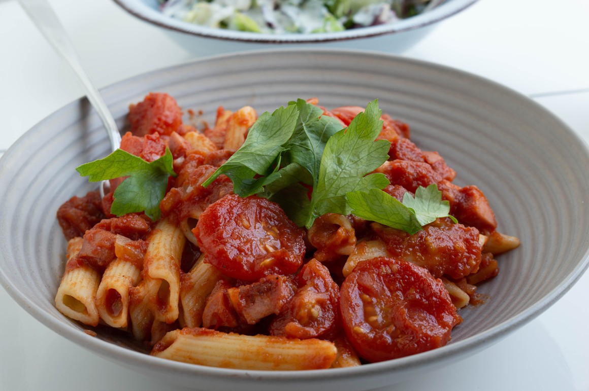 Tomatennudeln mit Fleischwurst