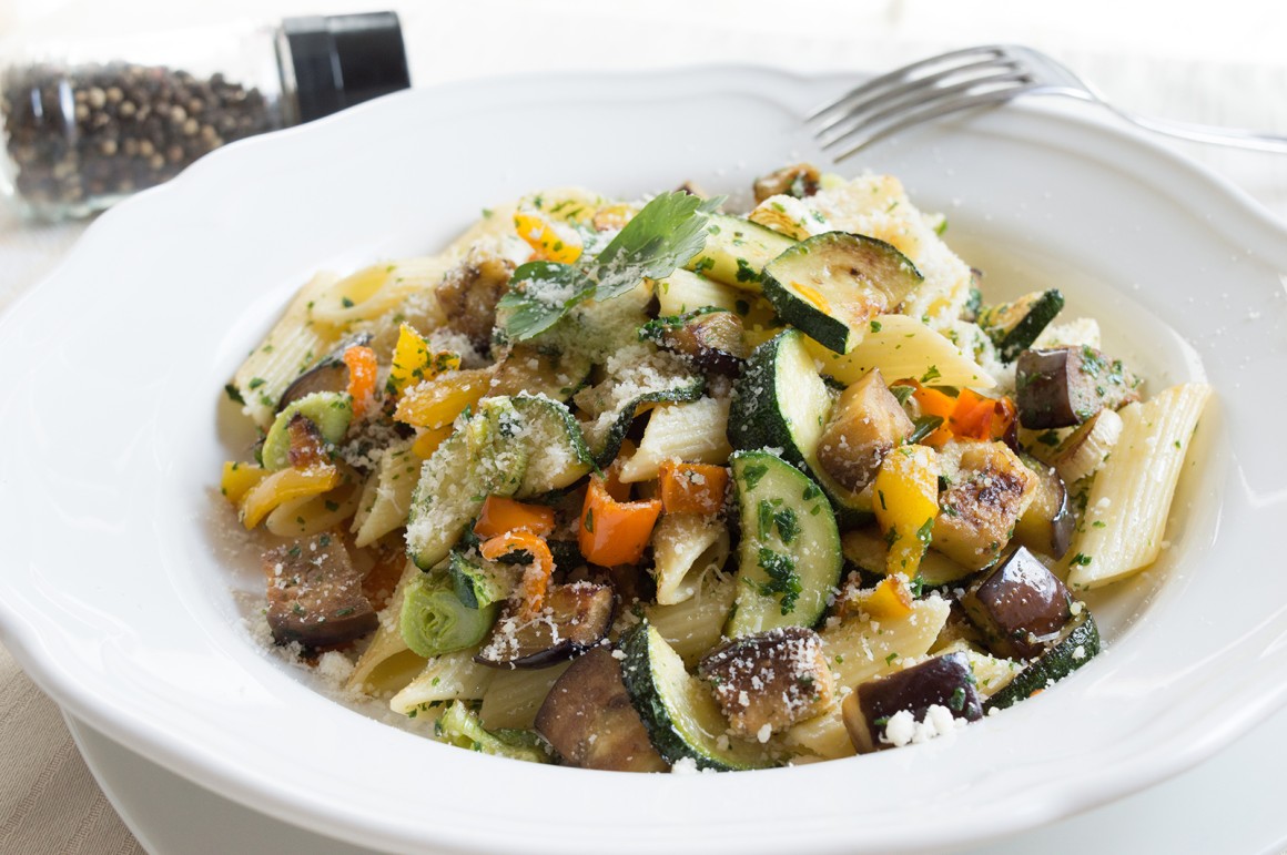 Mediterraner Nudelsalat