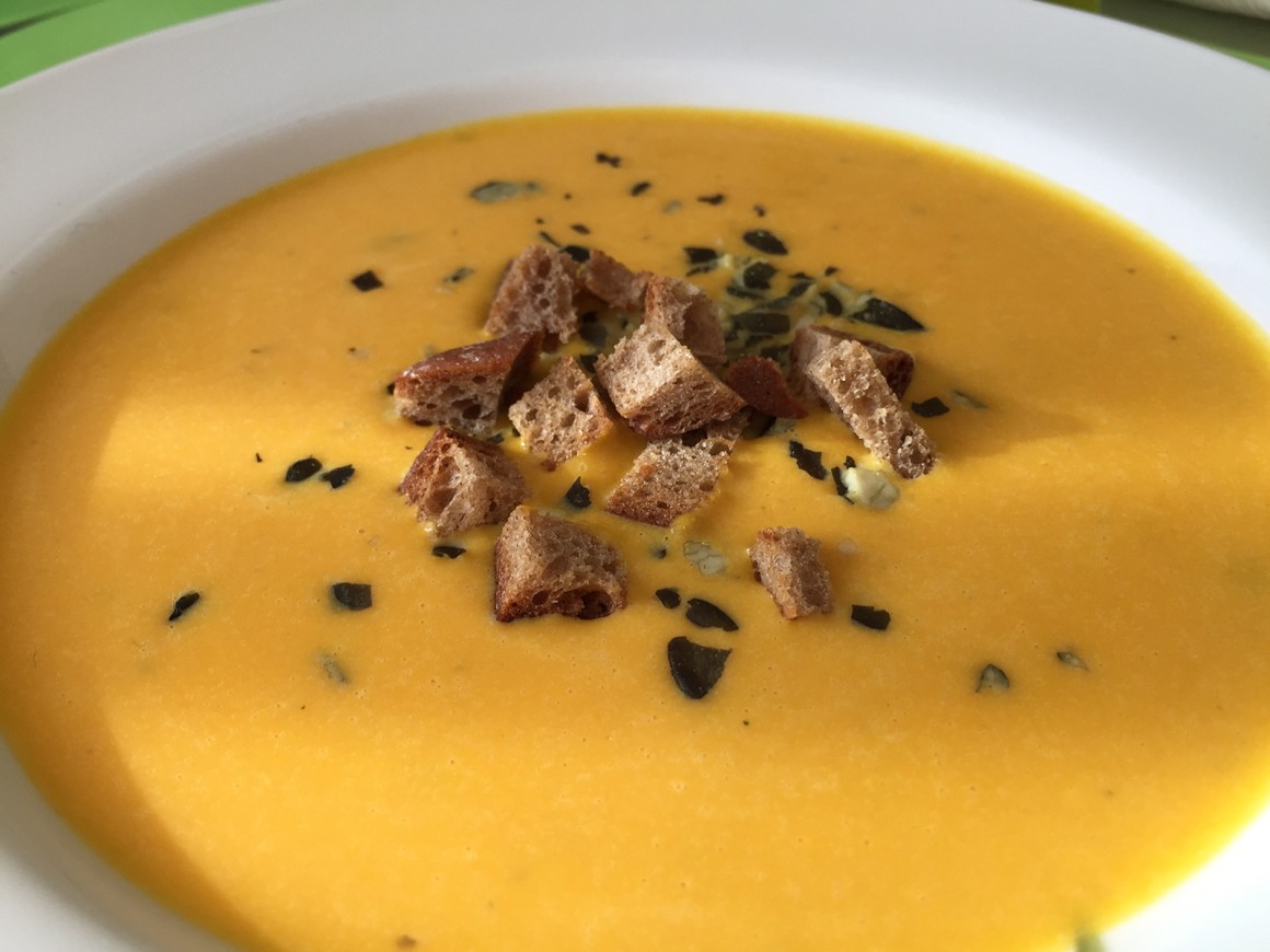 Kürbiscremesuppe mit Kartoffeln - Rezept